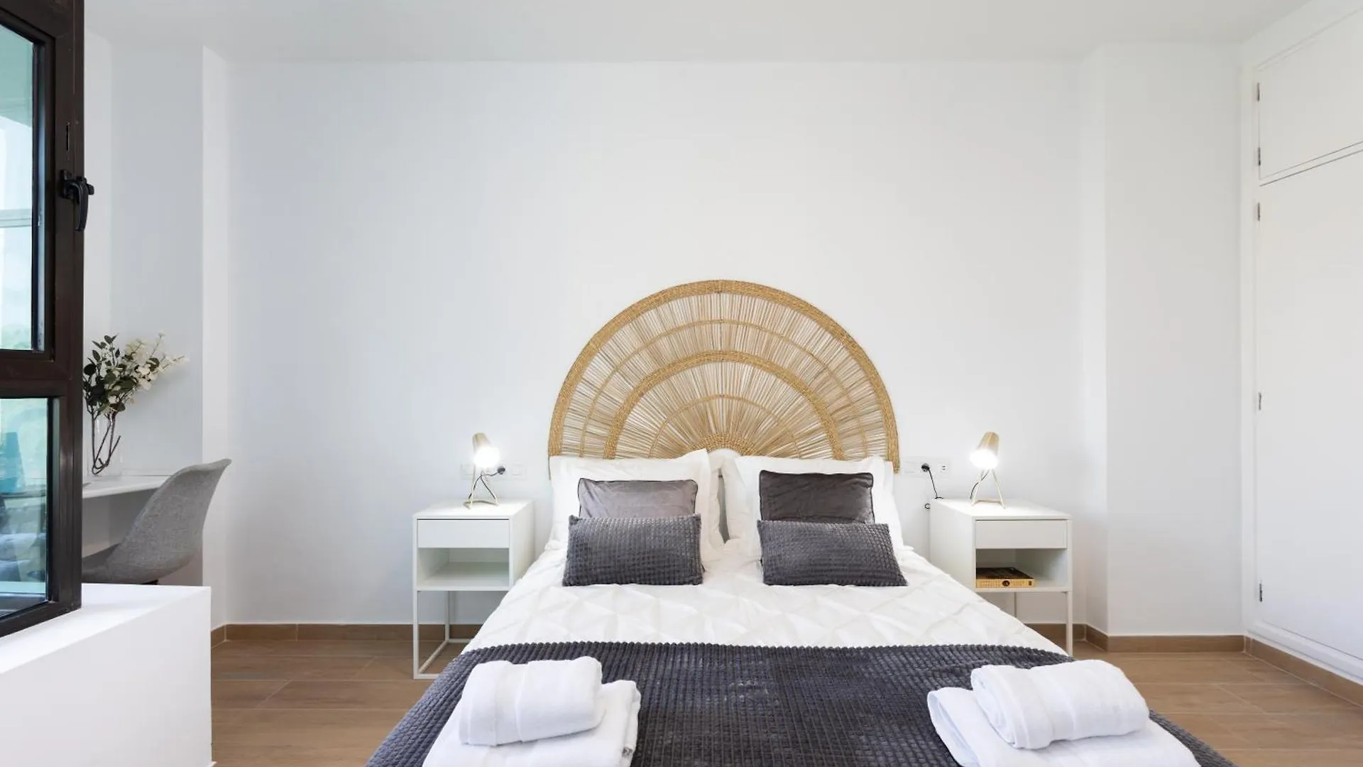Home2Book Stylish & Luminous Apt Santa Cruz Center Daire